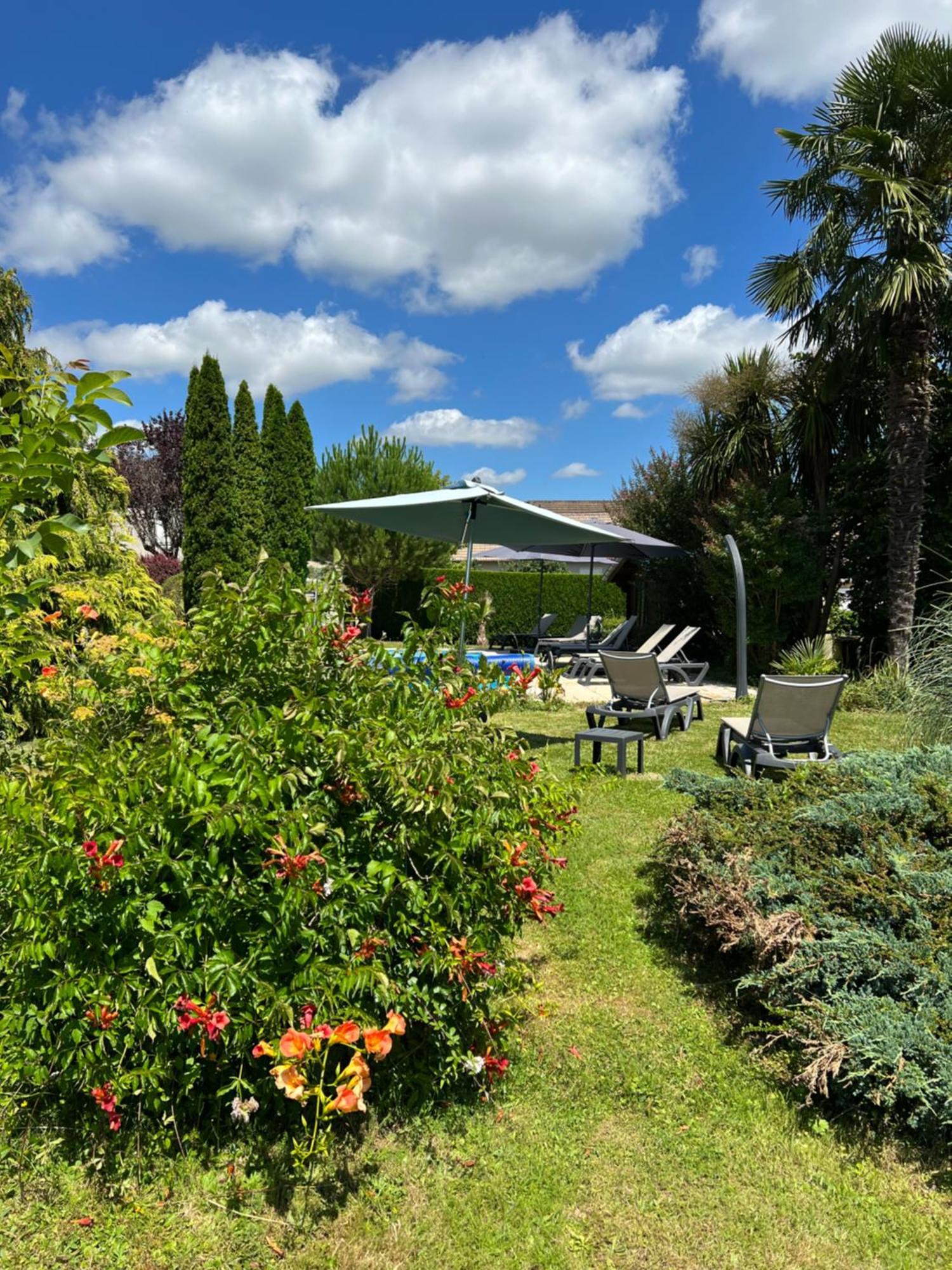 Logis Hotel-Restaurant Les Voyageurs La Coquille Eksteriør billede