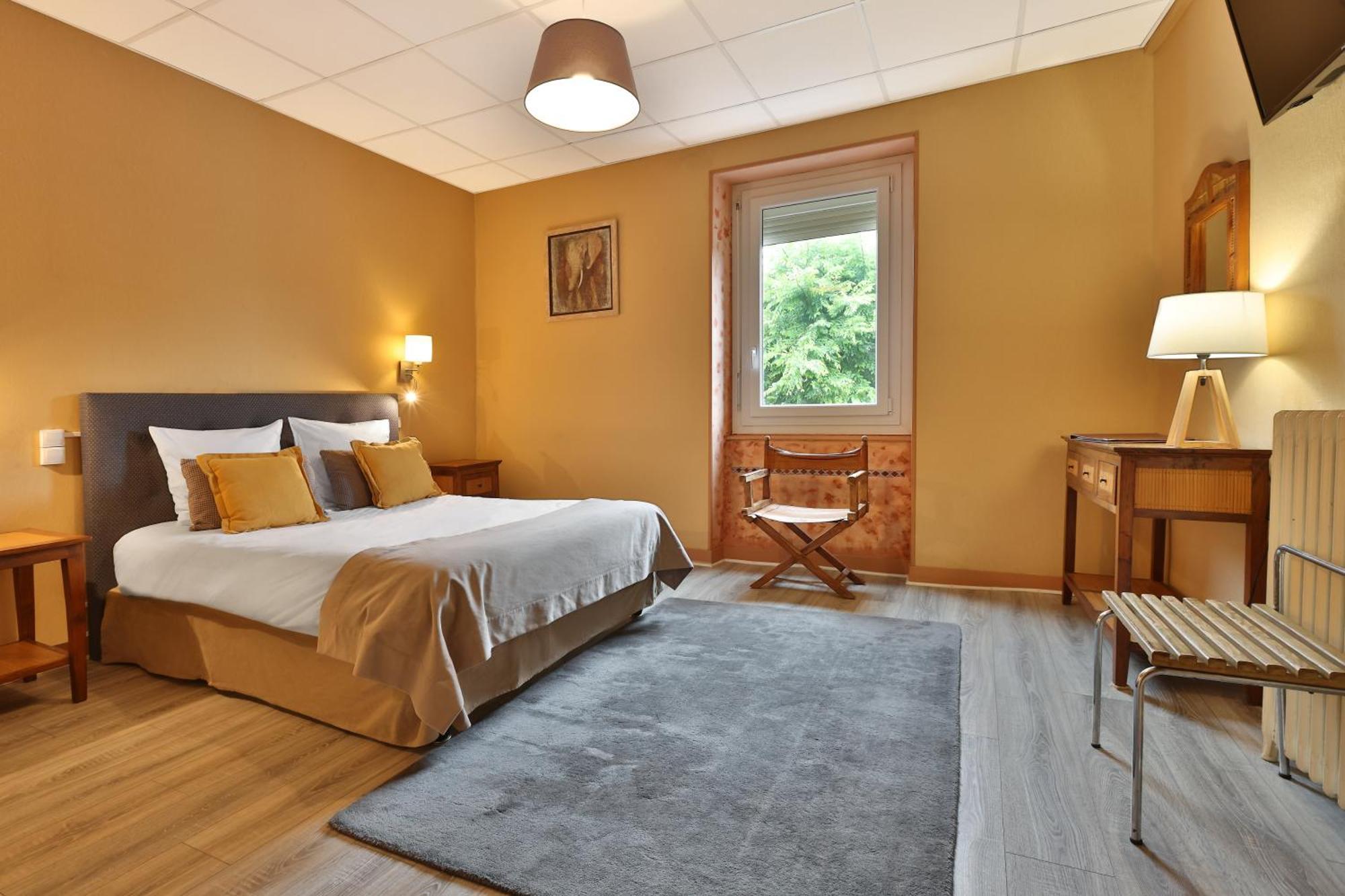 Logis Hotel-Restaurant Les Voyageurs La Coquille Eksteriør billede