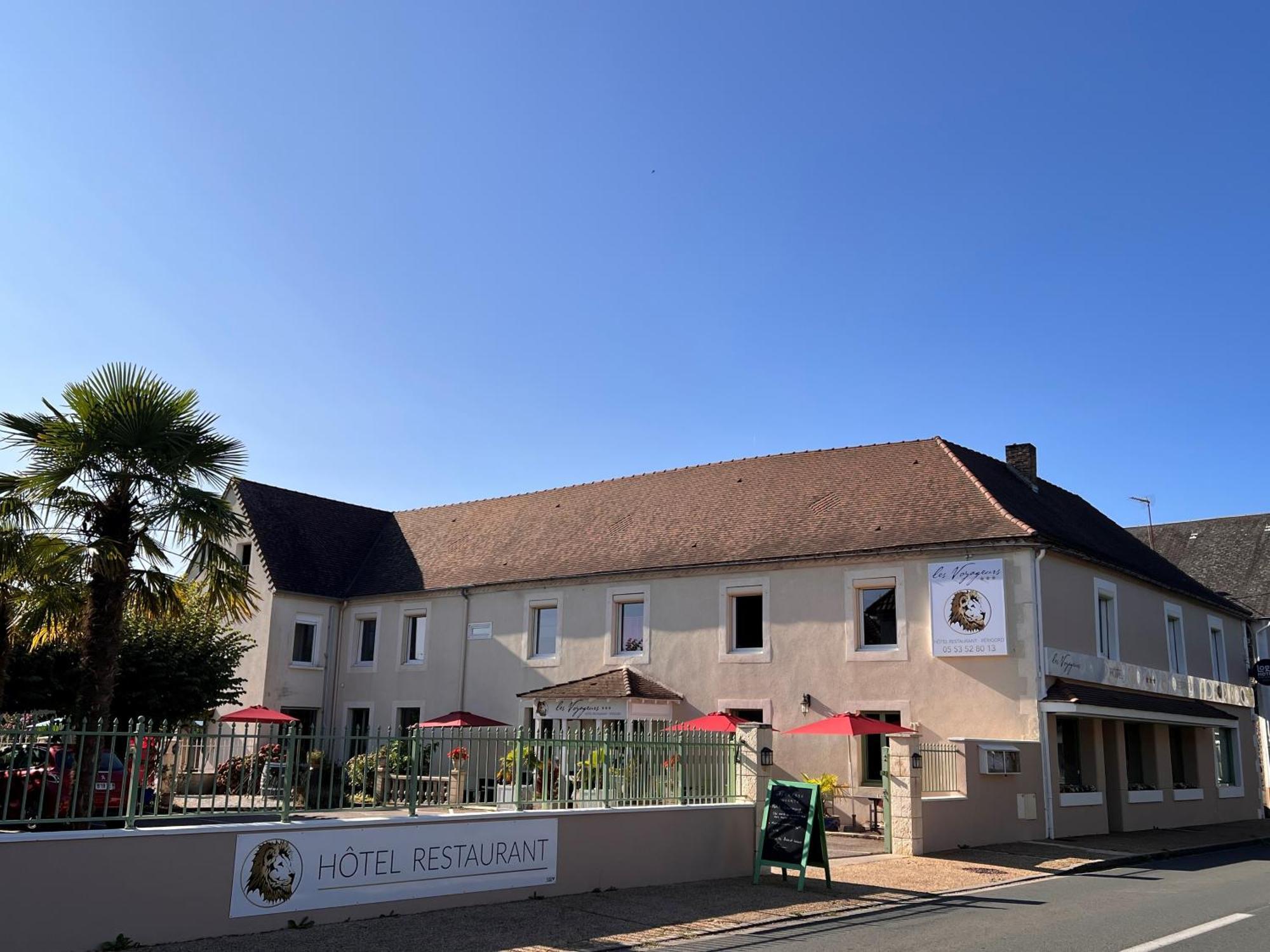 Logis Hotel-Restaurant Les Voyageurs La Coquille Eksteriør billede